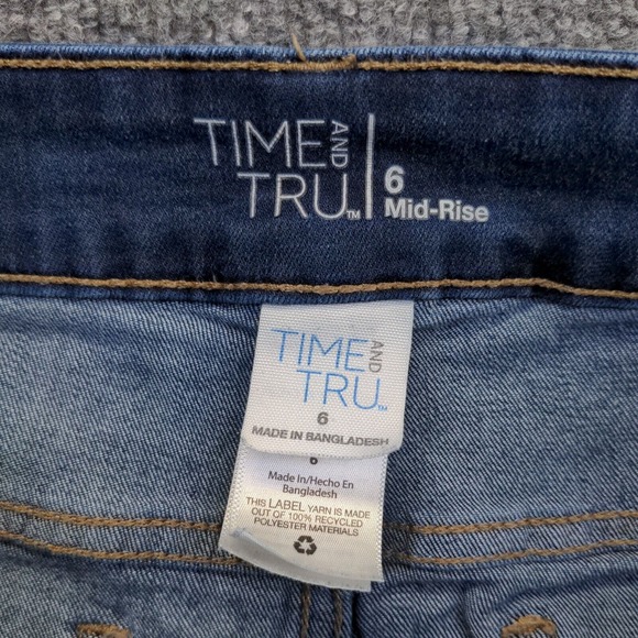 Time & Tru Women's Mid Rise Jean Shorts Blue Size 6 Distressed Cotton Blend - Picture 13 of 14